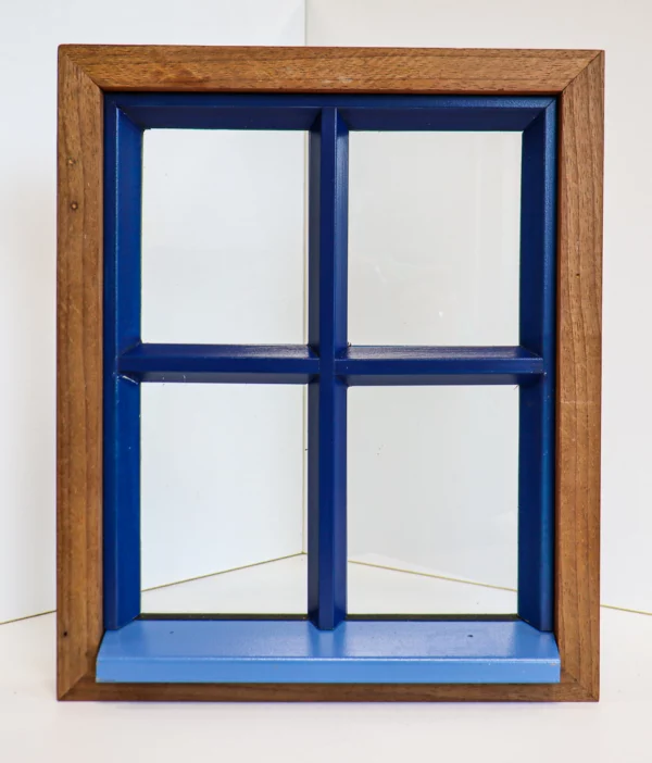 Houten kozijn met Qwood glaslatten, gelakt in de kleur blauw