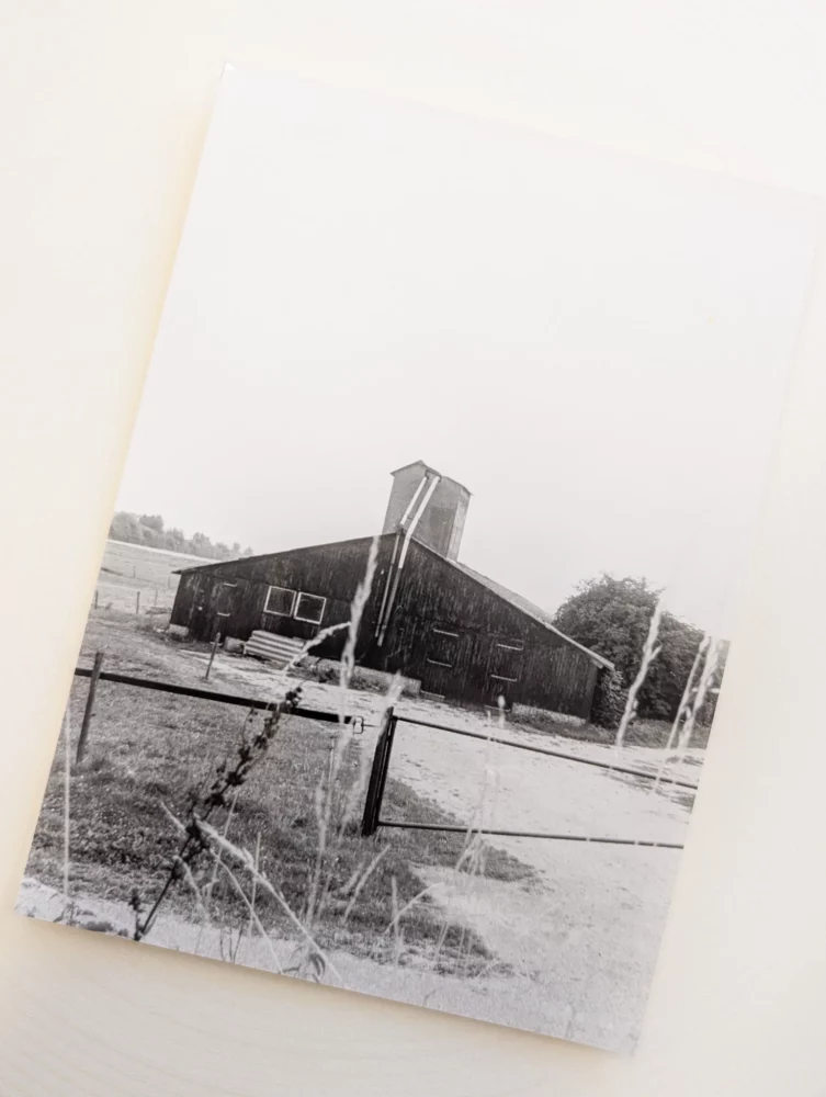 Een oude foto van het eerste magazijn
